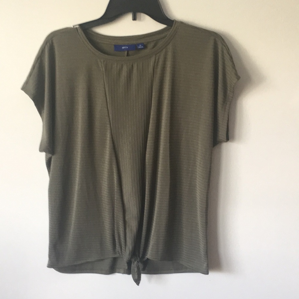 Apt 9 green top, cap sleeves
